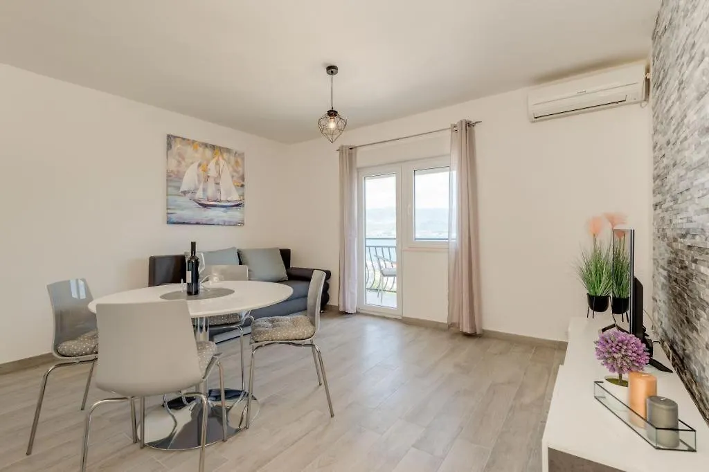 Ferienwohnung In Arbanija Mit Meerblick, Balkon, Klimaanlage, W-Lan 5137-2 トロギール アパート