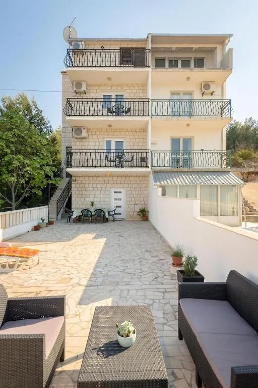 Ferienwohnung In Arbanija Mit Meerblick, Balkon, Klimaanlage, W-Lan 5137-2 トロギール
